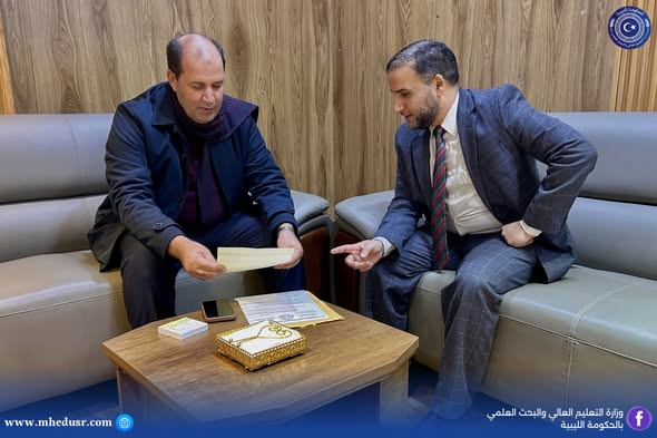 وزير التعليم العالي والبحث العلمي يبحث مع إدارة الموارد البشرية حصاد عام 2025م