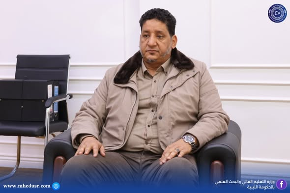 مدير إدارة شؤون الجامعات يبحث مع رئيس جامعة الكفرة التوسع في الكليات والأقسام العلمية الجديدة بنغازي