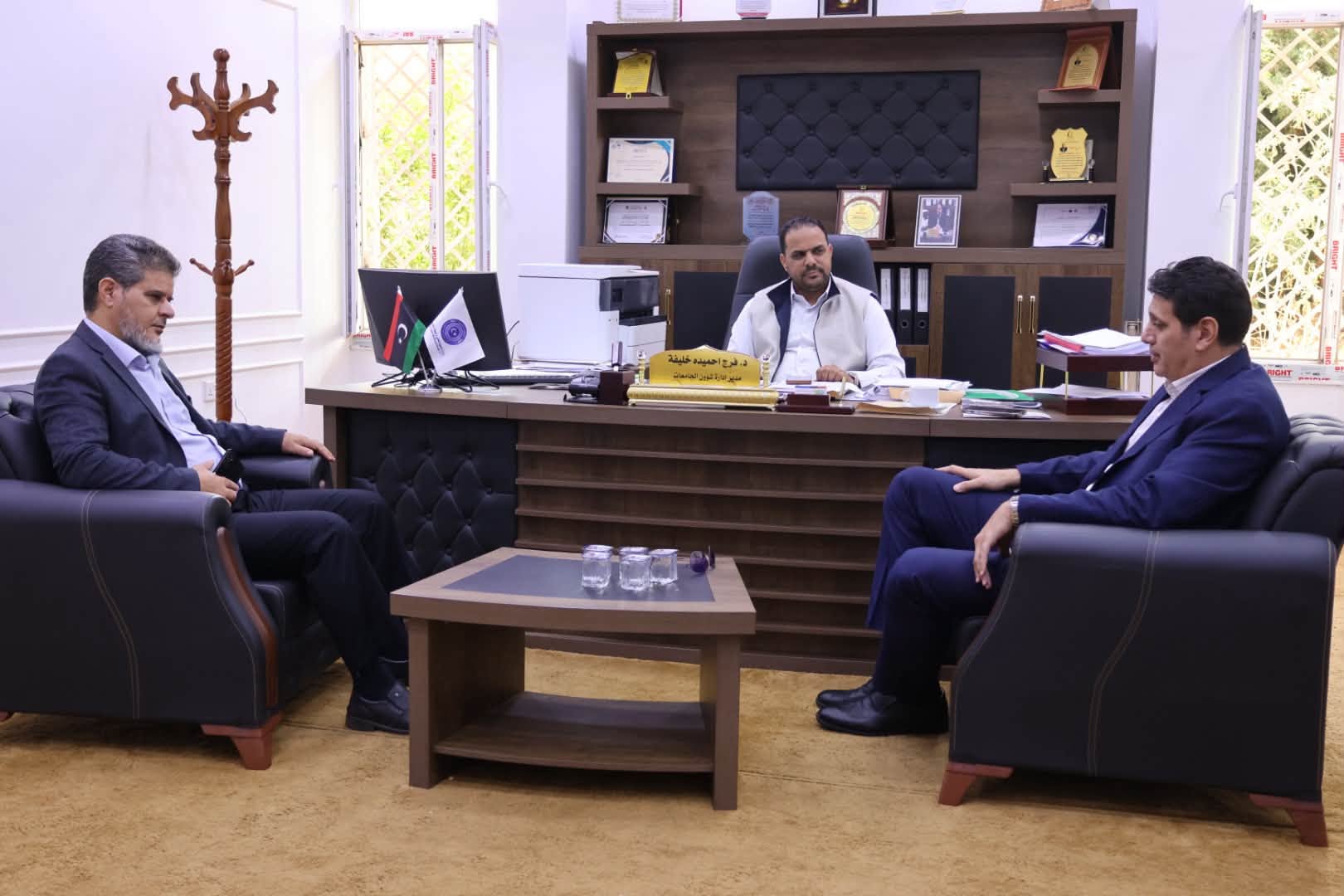 مدير إدارة الدراسات العليا يستقبل رئيس أكاديمية الجبل الأخضر