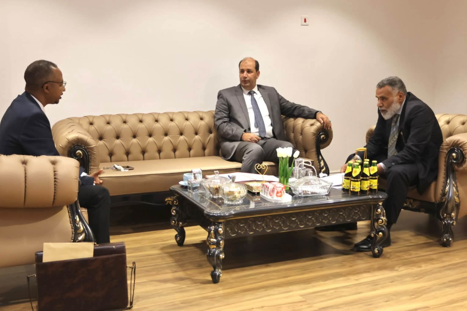 وزير التعليم العالي والبحث العلمي يناقش مع رئيس جامعة سبها سبل دعم سير العمل الأكاديمي